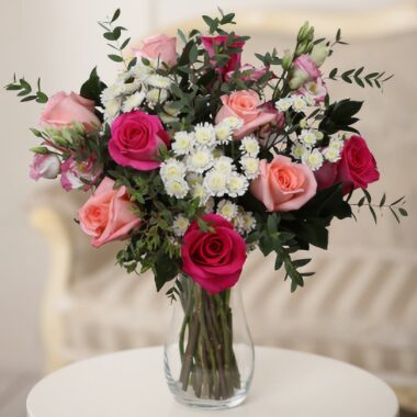 Bosquejo fragante: rosas y lisianthus